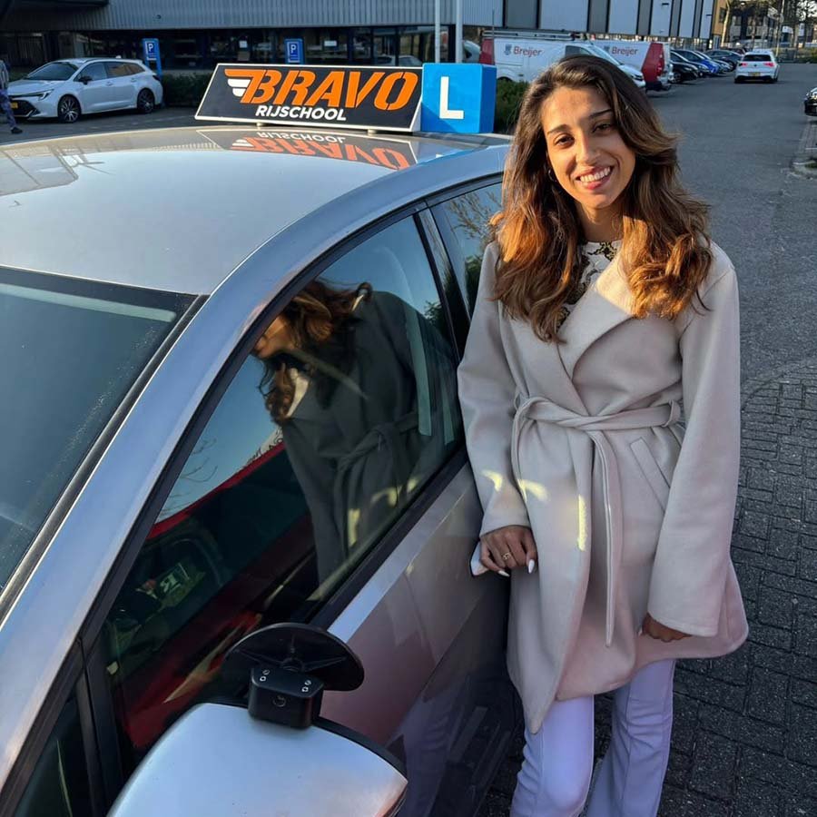 Geslaagde leerling in Alphen aan den Rijn bij Rijschool Bravo