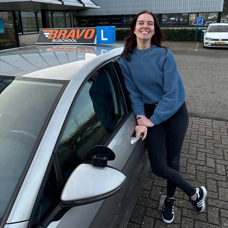 Leerling geslaagd voor auto praktijkexamen in Alphen aan den Rijn